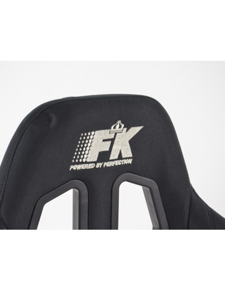 I sedili sportivi FK, i sedili avvolgenti completi per auto, conferiscono a San Francisco un look da sport motoristico