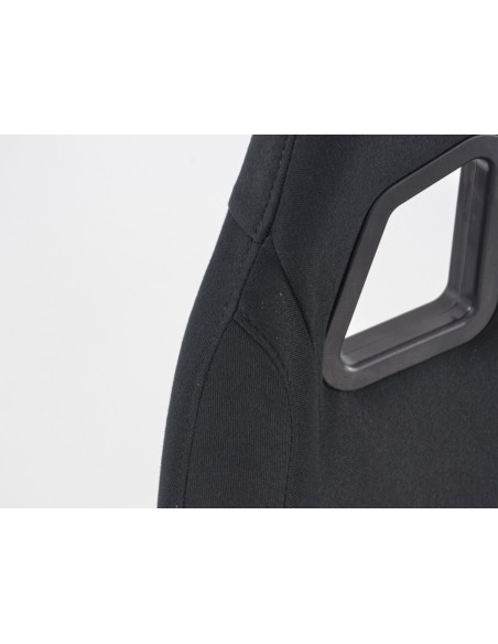 I sedili sportivi FK, i sedili avvolgenti completi per auto, conferiscono a San Francisco un look da sport motoristico