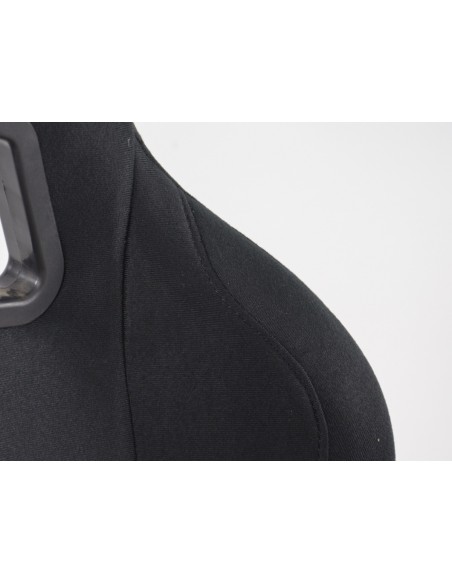 I sedili sportivi FK, i sedili avvolgenti completi per auto, conferiscono a San Francisco un look da sport motoristico