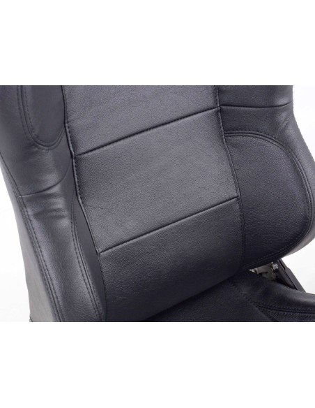 I sedili sportivi FK per i sedili semiguscio delle auto conferiscono a Charleston un look da sport motoristico