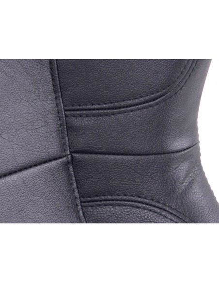 I sedili sportivi FK per i sedili semiguscio delle auto conferiscono a Charleston un look da sport motoristico