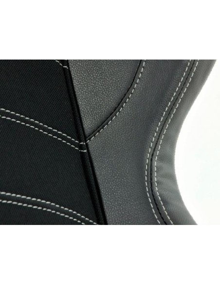 Sedili sportivi FK I sedili semigusci automatici conferiscono a Vancouver un look da sport motoristico