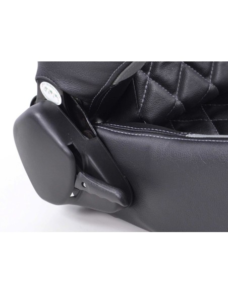 Sedili sportivi FK I sedili semiguscio per auto conferiscono a Las Vegas un look da sport motoristico con trapuntatura